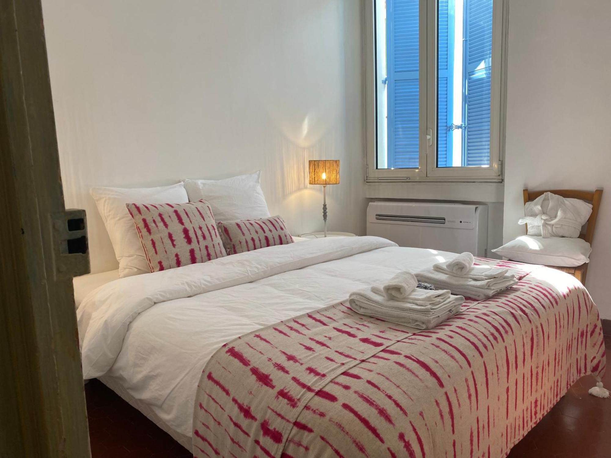 Click! Casa Lamartine Fabulous Ideal Location Walk To All!!! Cassis Luaran gambar