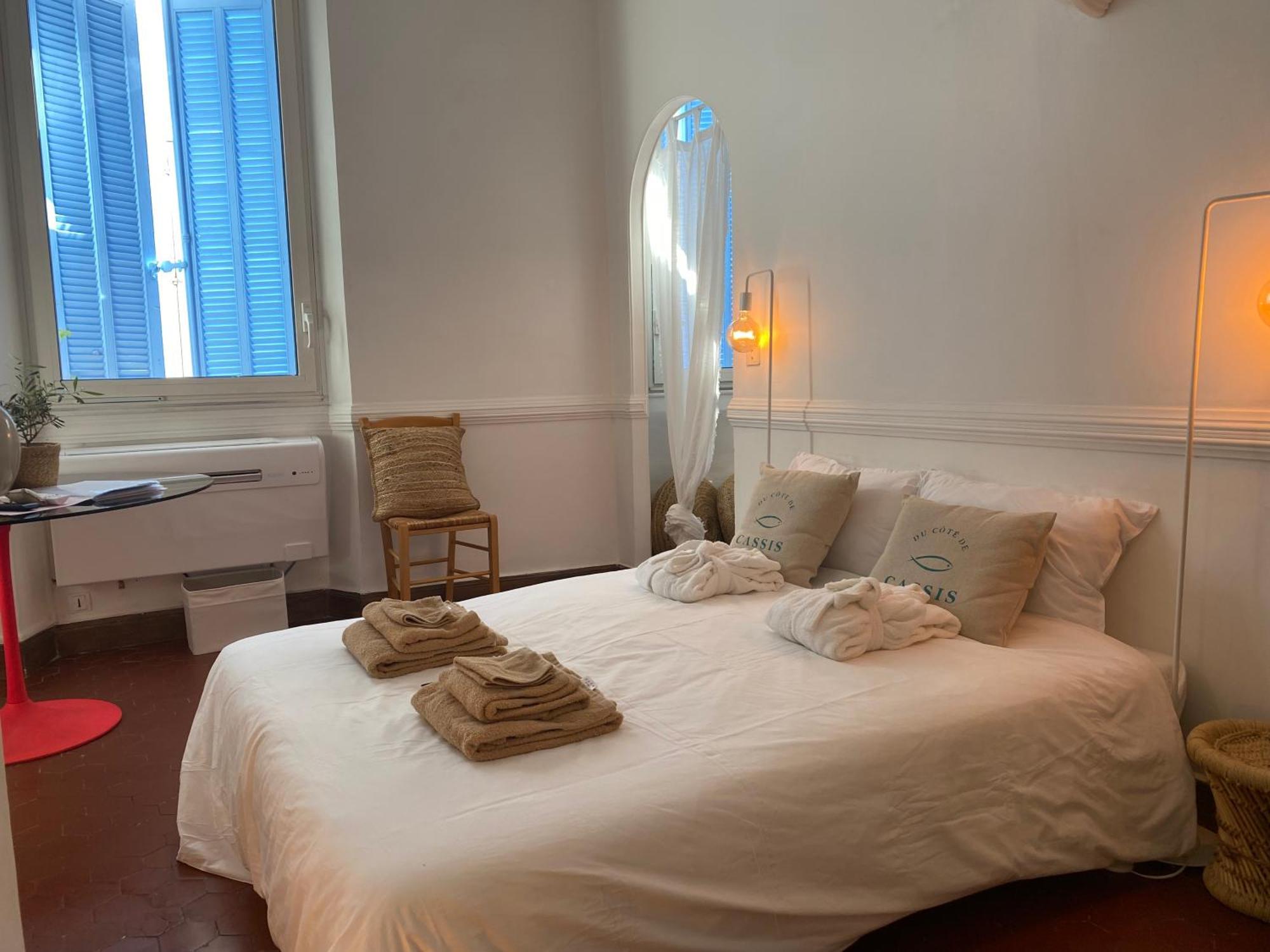 Click! Casa Lamartine Fabulous Ideal Location Walk To All!!! Cassis Luaran gambar