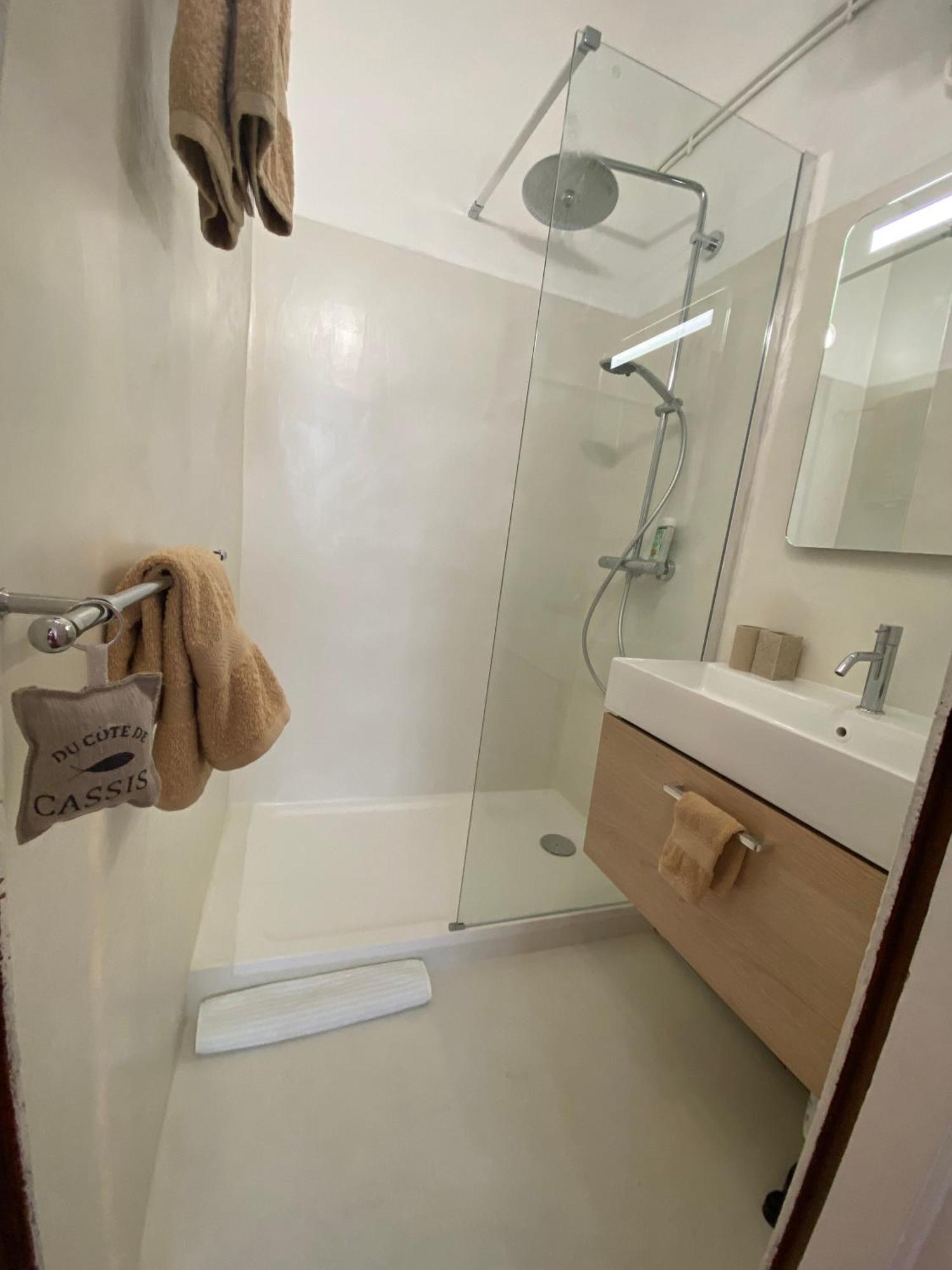 Click! Casa Lamartine Fabulous Ideal Location Walk To All!!! Cassis Luaran gambar