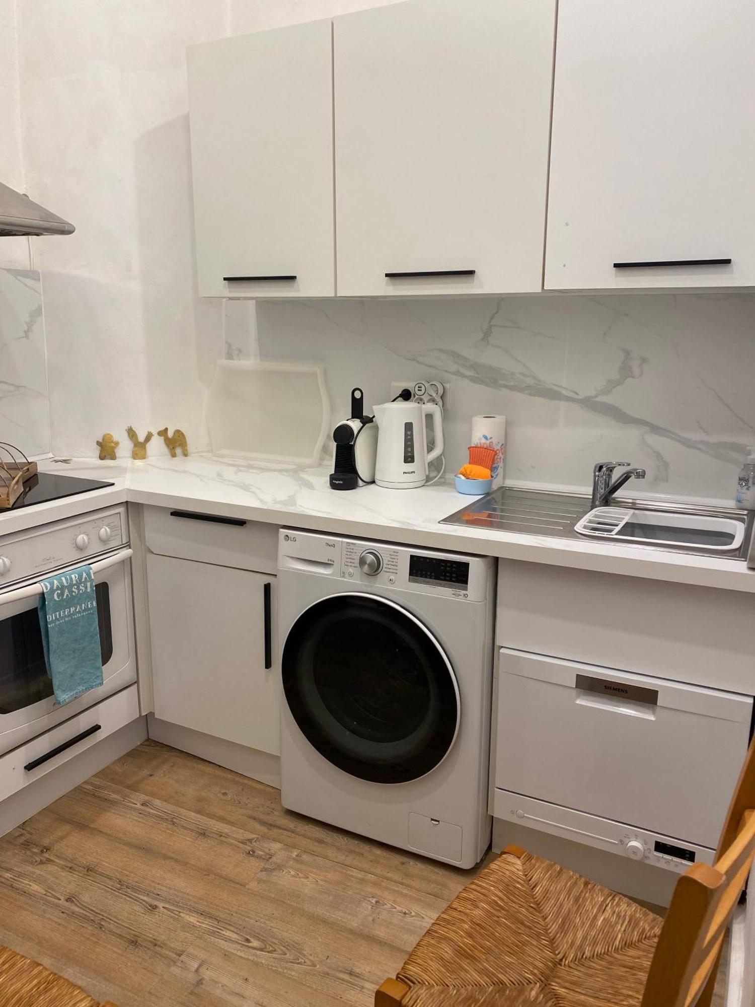 Click! Casa Lamartine Fabulous Ideal Location Walk To All!!! Cassis Luaran gambar